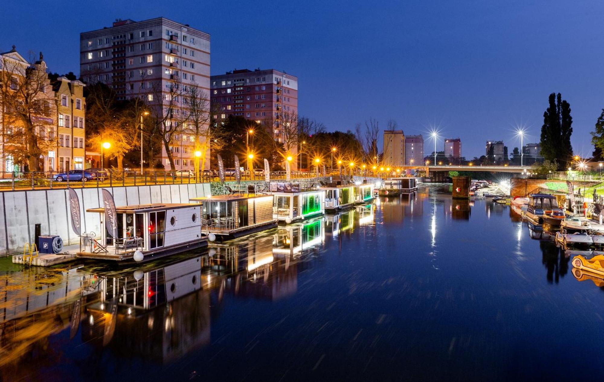 Domy Na Wodzie - La Mare Motlava Houseboats With Sauna By Downtown Apartments Gdańsk Eksteriør billede