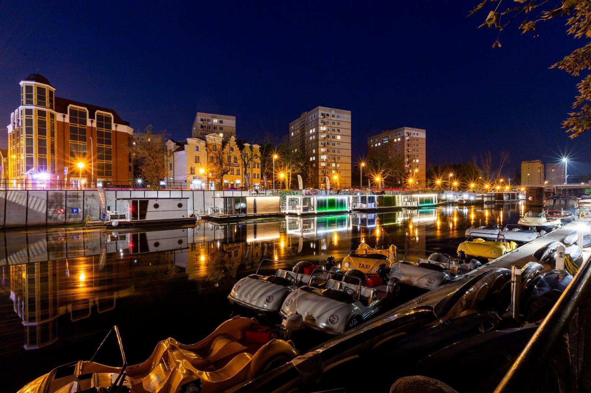 Domy Na Wodzie - La Mare Motlava Houseboats With Sauna By Downtown Apartments Gdańsk Eksteriør billede